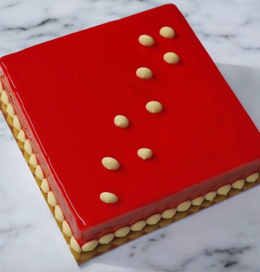 Mousse vanille insert fruits rouges biscuit madeleine